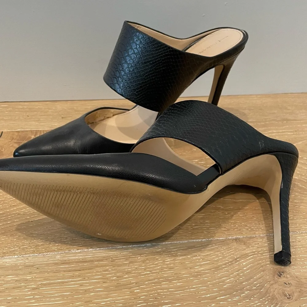 Banana Republic Black Textured Heels - Picture 2 of 4
